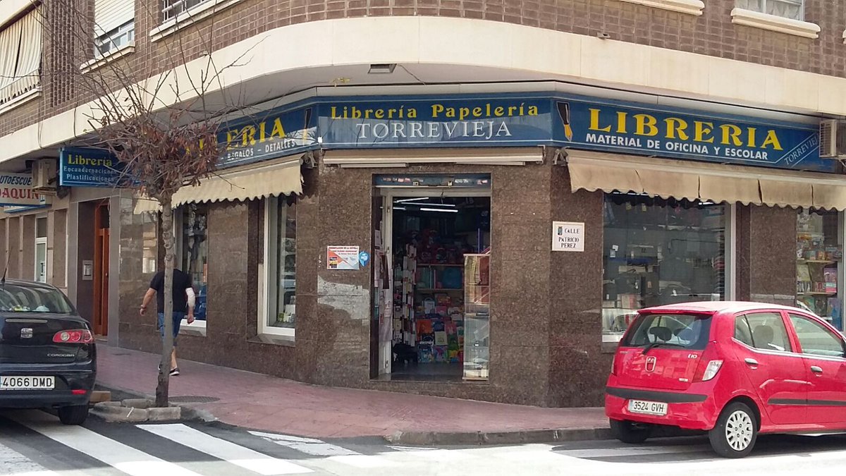 Rociosepi's tweet photo. Otra #libreria que se une a la familia de #soloporel. #gracias a la librería #Torrevieja #novela #exitodeventas #Felicidad https://t.co/wKeR3ZWnPf