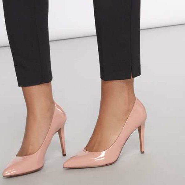 Happy #TuesdayShoesday! 👠🎉 RT to win these gorgeous Blush Pointed Court Shoes: bit.ly/2n5BVI3