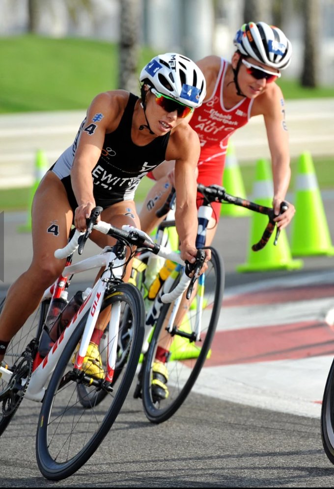 LARMSocial's tweet photo. Andrea Hewitt si aggiudica l'ITU World Triathlon di Abu Dhabi, prima tappa della World Cup 2017.
@andreahewittnz https://t.co/gcUPT3TH6n