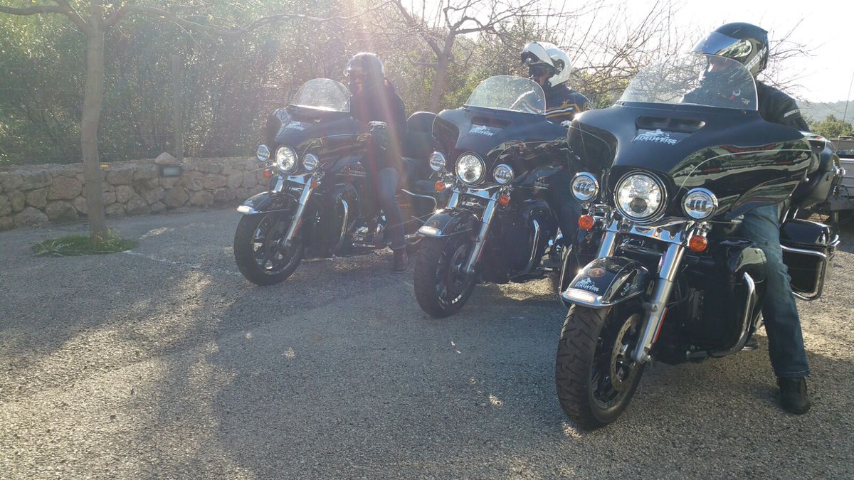 MotorbikeMag's tweet photo. En #Mallorca para probar las novedades 2017 @MotoContinental. ¡Pronto prueba de los nuevos #ContiRoadAttack3, #ContiLegend y #ContiTour! https://t.co/EhuPNAiEuJ
