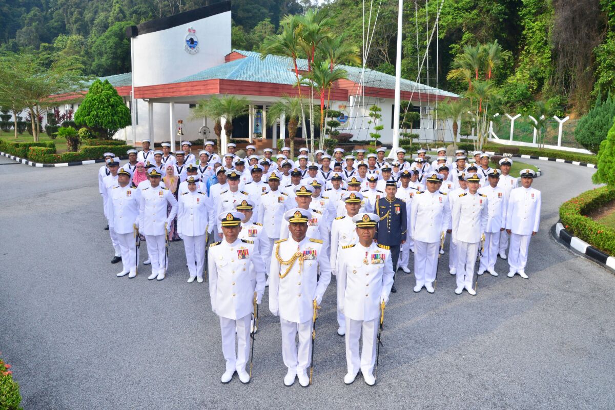 MPA_Barat's tweet photo. Perbarisan Audit Kesiagaan @PustakmarTLDM &amp; PPE ke arah penarafan #5bintang #kesiapsiagaan #NavyPeople @roslan1531 @tldm_rasmi @mykamarul https://t.co/ExlpIz0U05