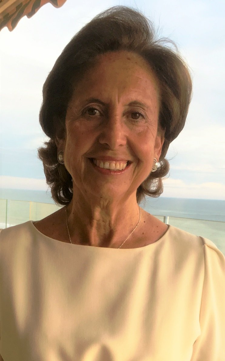 Carmen de Grado: Premio Notarios y Registradores 2017. Ha preparado a más de 100 notarios y registradores actuales. notariosyregistradores.com/web/esta-web/p…