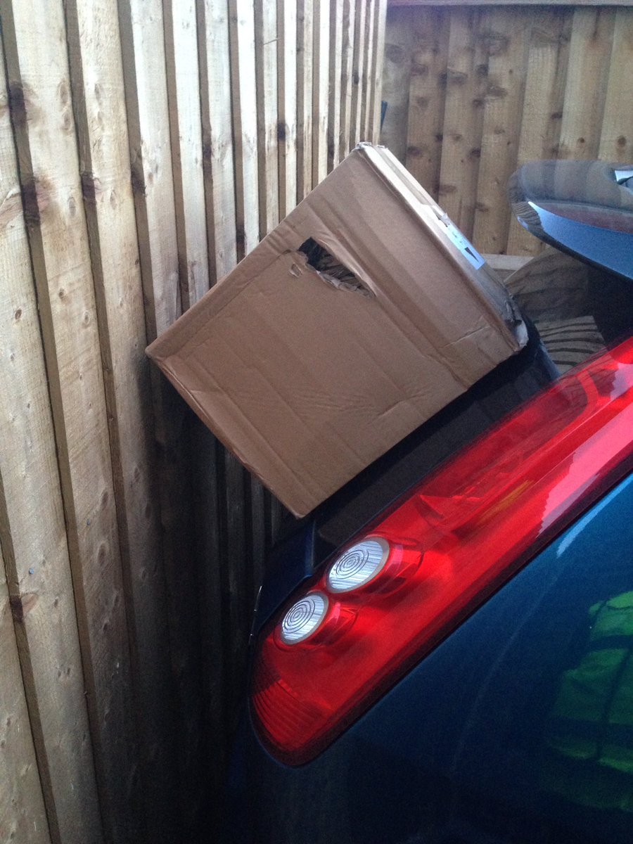 BenjaminBelben's tweet photo. @officialUKMail driver drop this off at my house as I was at work. Damaged the paint work of the tailgate. ZERO common sense! https://t.co/zK92ZxNpIW