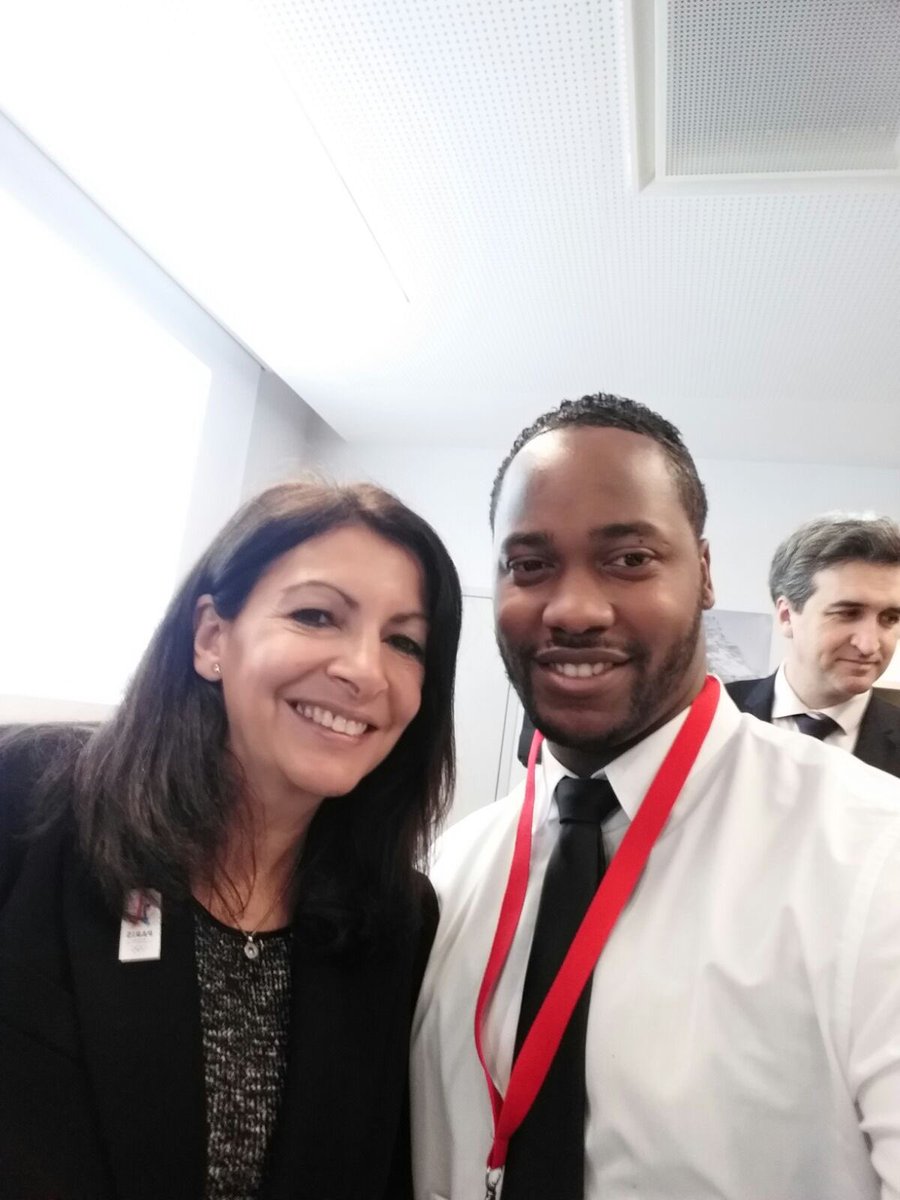 WGF_GG's tweet photo. Madame la Maire de Paris @Anne_Hidalgo en visite aujourd'hui au @LeTremplin_ ! L'eSport à Paris avance. https://t.co/W0UXse1p1Z