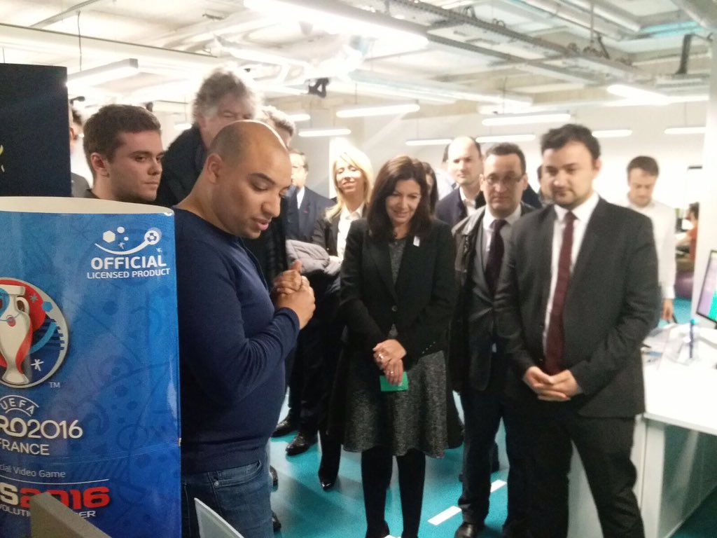 WGF_GG's tweet photo. Madame la Maire de Paris @Anne_Hidalgo en visite aujourd'hui au @LeTremplin_ ! L'eSport à Paris avance. https://t.co/W0UXse1p1Z