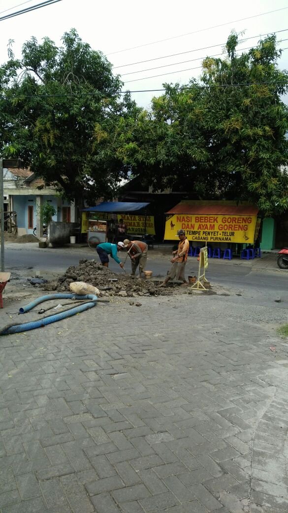 PDAMSurabaya's tweet photo. #Update Pekerjaan Pipa Bocor di Raya Made L Made Selatan sudah selesai dikerjakan pukul 16.00 WIB. https://t.co/S2dySSYHYN