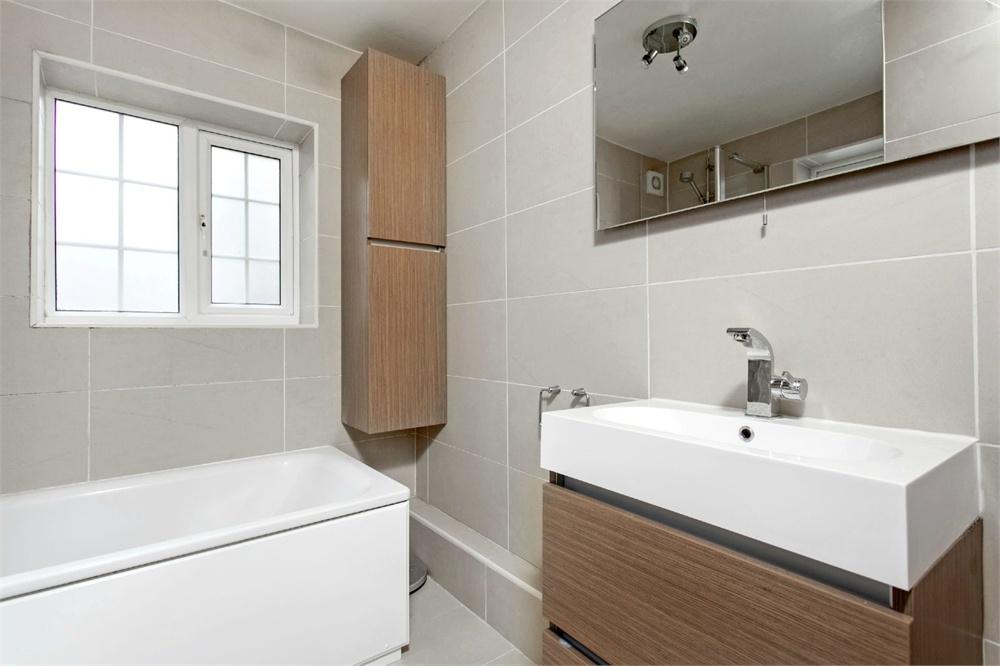 ChartersEstateA's tweet photo. #ToLetTuesday
RENT this Brick & Flint city charmer... #Winchester £1100pcm
https://t.co/Rd6jqFPhvp
#propertyhants @rightmove @OnTheMarketCom https://t.co/MgV8ILW1bo