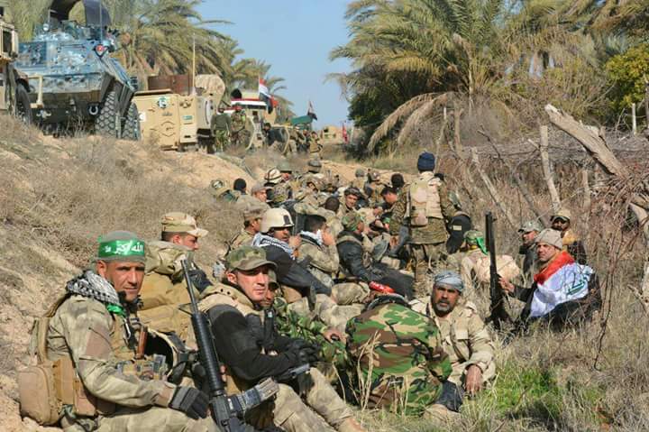 حملوا دمائهم على الكفوف و قدموا 
للدين ارواحهم لا هانوا و لا ضعفوا 
#الحشد_المقدس
#غرد_للحشد_وجيش_واتحاديه