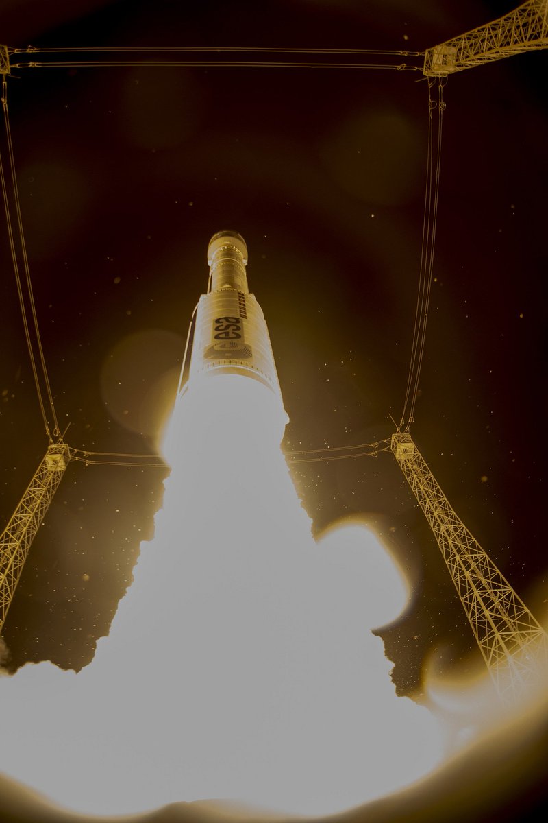 ESA_EO's tweet photo. Last night's #Vega #VV09 liftoff carrying Sentinel-2B. For more #Sentinel2 launch pics, click https://t.co/ugn8YbCYY7 #Sentinel2Go https://t.co/6MWofZUNfh