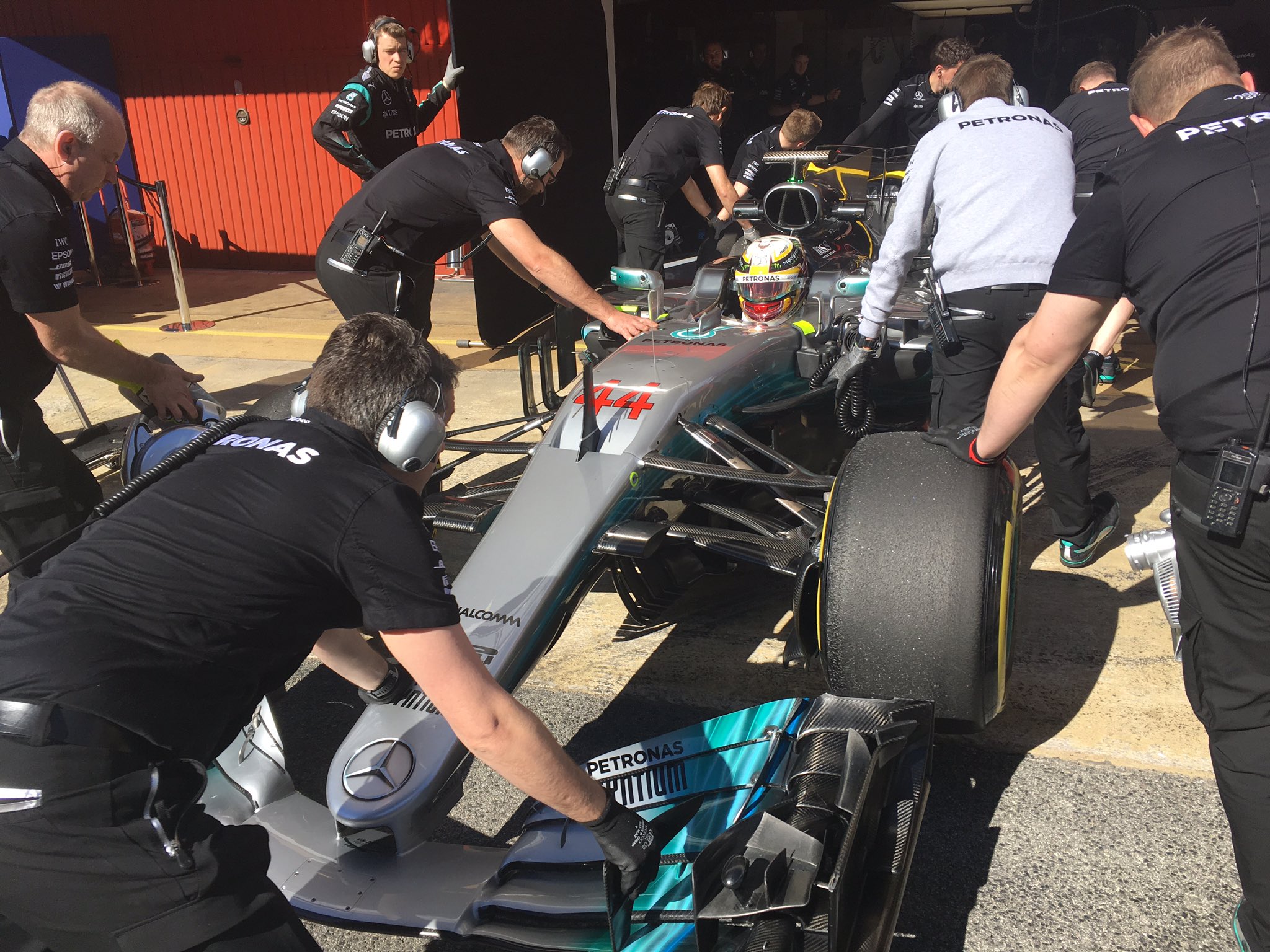 C6TtmSnWAAAQlaQ.jpg:large