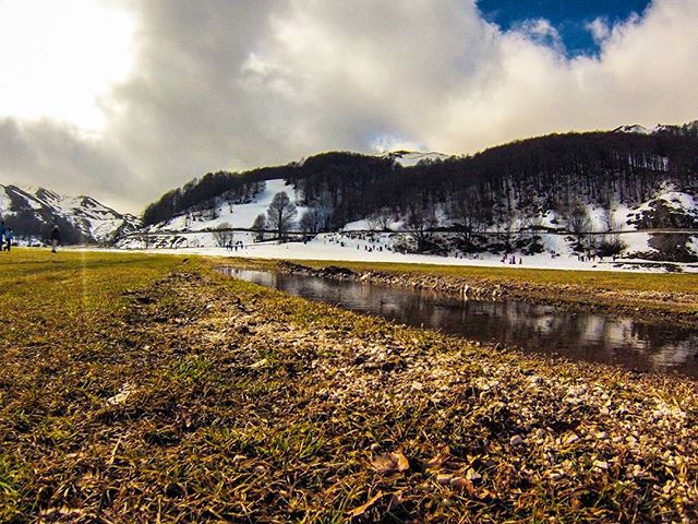 Repost Instagram @usphoto91

"Si può dire che l’esterno di una montagna è cosa buona per l’interno di un uomo!!!"
🌲🌲🌲🌲🌲🌲🌲🌲
#campitellomatese