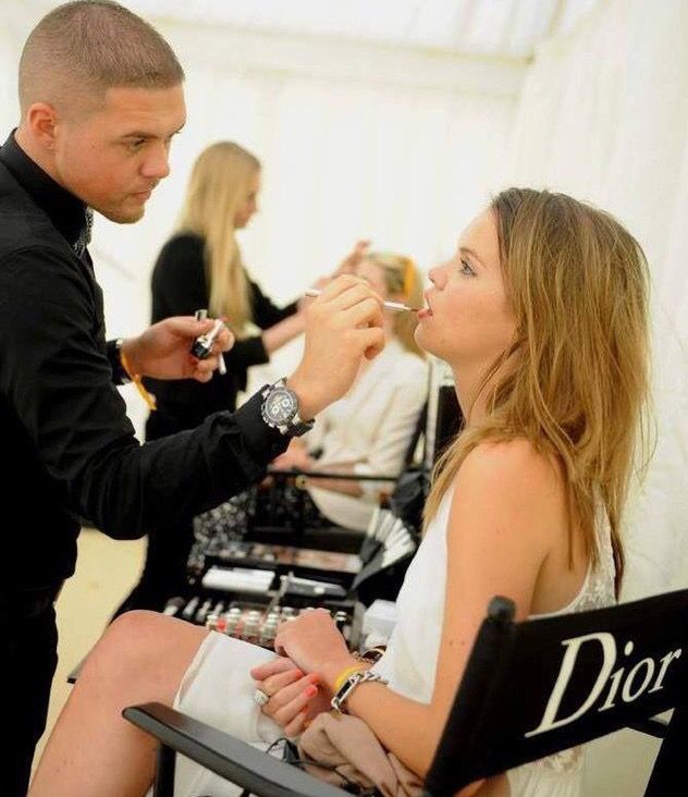 ⭐️⭐️Our very first TSV ⭐️⭐️ for <a href="/qvcuk/">QVC UK</a> is coming! This talented man, #mua <a href="/BusterKnight/">Buster Knight</a> will join us on Friday for the BIG REVEAL!