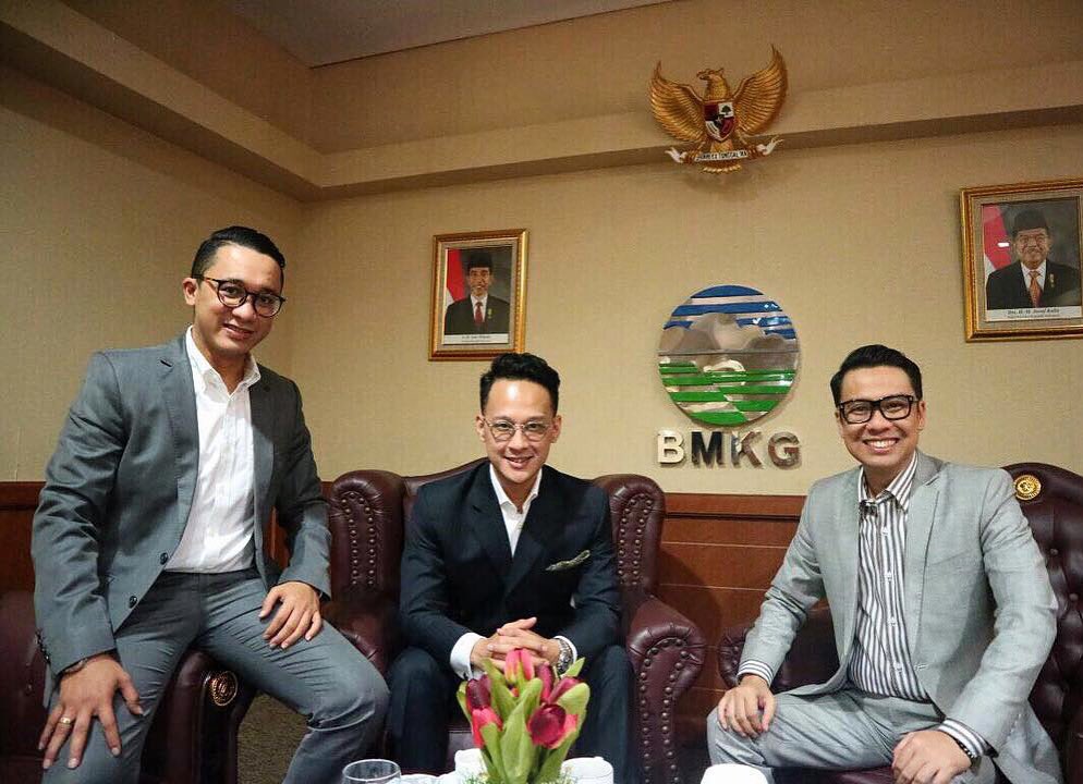 <a href="/3SpeakersID/">Three Speakers Indonesia</a> #moderator #pelatihankomunikasi #publicspeaking #IndonesiaJagoBicara #mc #presenter. <a href="/bayuoktara/">bayu oktara</a> @uliherdinansyah