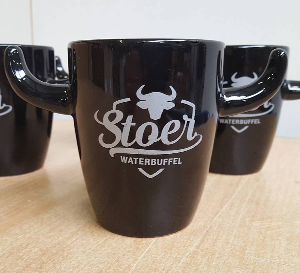 Serieus, deze zijn écht vet stoer! Mokken! Met hoorns! 
Vanaf nu hier te koop voor € 7,50 per stuk. Ook opstuurbaar! Dank aan <a href="/MBPromotion/">MB Promotion</a>