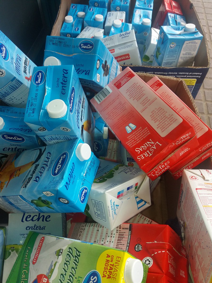 pablocoloperez's tweet photo. #lechesonrisa Seguimos recibiendo donaciones. Escribir a iniciativalp@gmail.com. La Plata Solidaria @BombitaDarin @rialjorge https://t.co/i5HoElYhXI