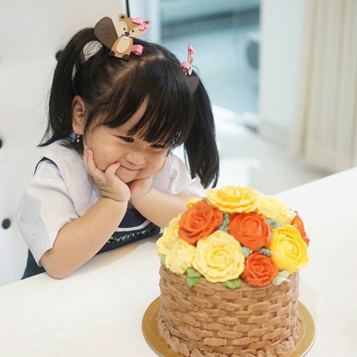 Bbymoonella's tweet photo. @JChaeyeonnie97 @rpwbaseu Cama kaya onti yah lucuu Hihih≧ω≦ https://t.co/ky3S0DKvsk