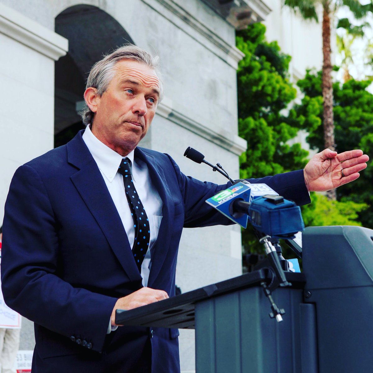 SASS_Events's tweet image. Announcing our next speaker ROBERT F. KENNEDY JR.! Tuesday March 28 @ 5pm in Janikies! Tickets available at Info Desk.