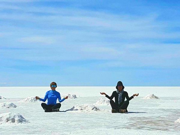 Bolivia4x4's tweet photo. Salar de Uyuni en Bolivia - Uyuni salt flakes https://t.co/krmMY7KTvm #Bolivia  #Uyuni #Travel https://t.co/57J1E8sWxa
