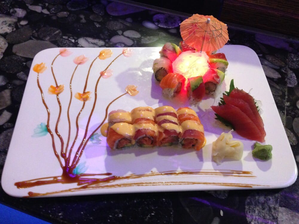 MoonlightCT_'s tweet photo. TFW a #Beast Roll is a true beauty!  Paired with a Rainbow Roll.
View Menu: https://t.co/16rLWYvIuW 
Order Online: https://t.co/N8qWrE1Lzy https://t.co/vTepJAVPWK