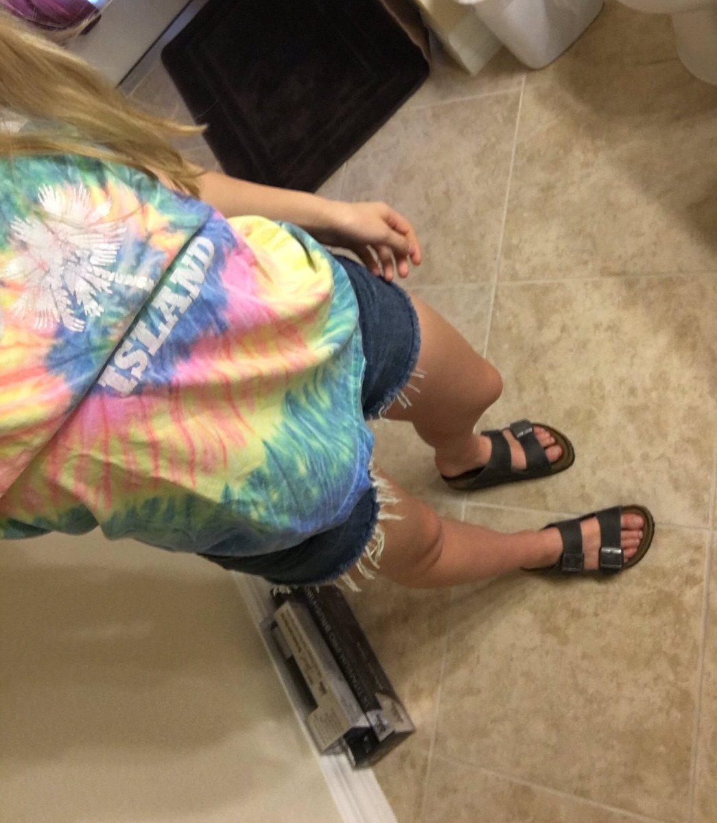 viaches_c's tweet photo. Classic tourist wearing a tie dye Hilton Head Island shirt in Florida #Helluh https://t.co/wSBqwpPMWA