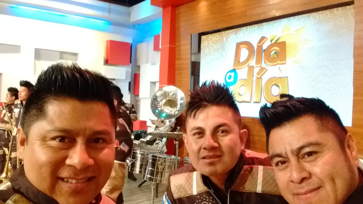 btierramojada's tweet photo. Programa @diaadia_oficial @TelevisaGDL sección de Clarinetes @CoordiTM @RafaelMontiel1 
#UnaEnUnMillon https://t.co/4TkEGZVVHj
