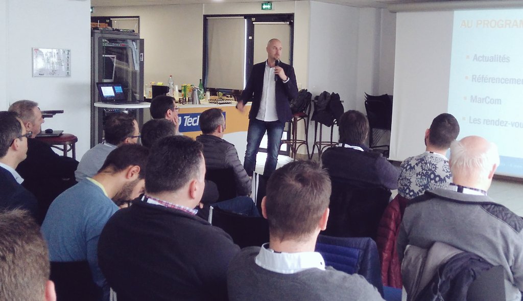 Escrim_'s tweet photo. Un point sur l'enseigne par votre animateur préféré @Ady_44 #JAVATechData #ChezNousCa 😉 https://t.co/bbvG5boyW4