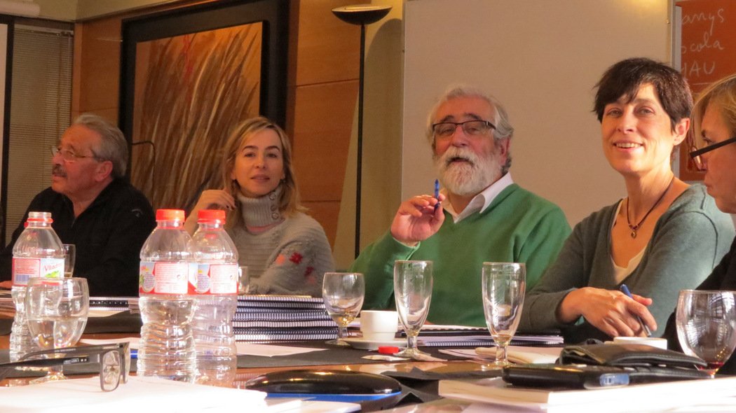Cati_Girona's tweet photo. Es reuneix el jurat de la 53ª edició dels #PremisRecull de #Blanes, que s'entregaran diumenge. S'hi han presentat 150 obres, de 141 autors https://t.co/tm2zHbxtT5