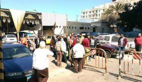 Ya5abar's tweet photo. #ياخبر|ودخل آخرون في اشتباكات ببعض المناطق بين المواطنين وأصحاب المخابز ومكاتب التموين لعدم تسليمهم البطاقات المؤقتة للتموين https://t.co/XPo11lpeJw