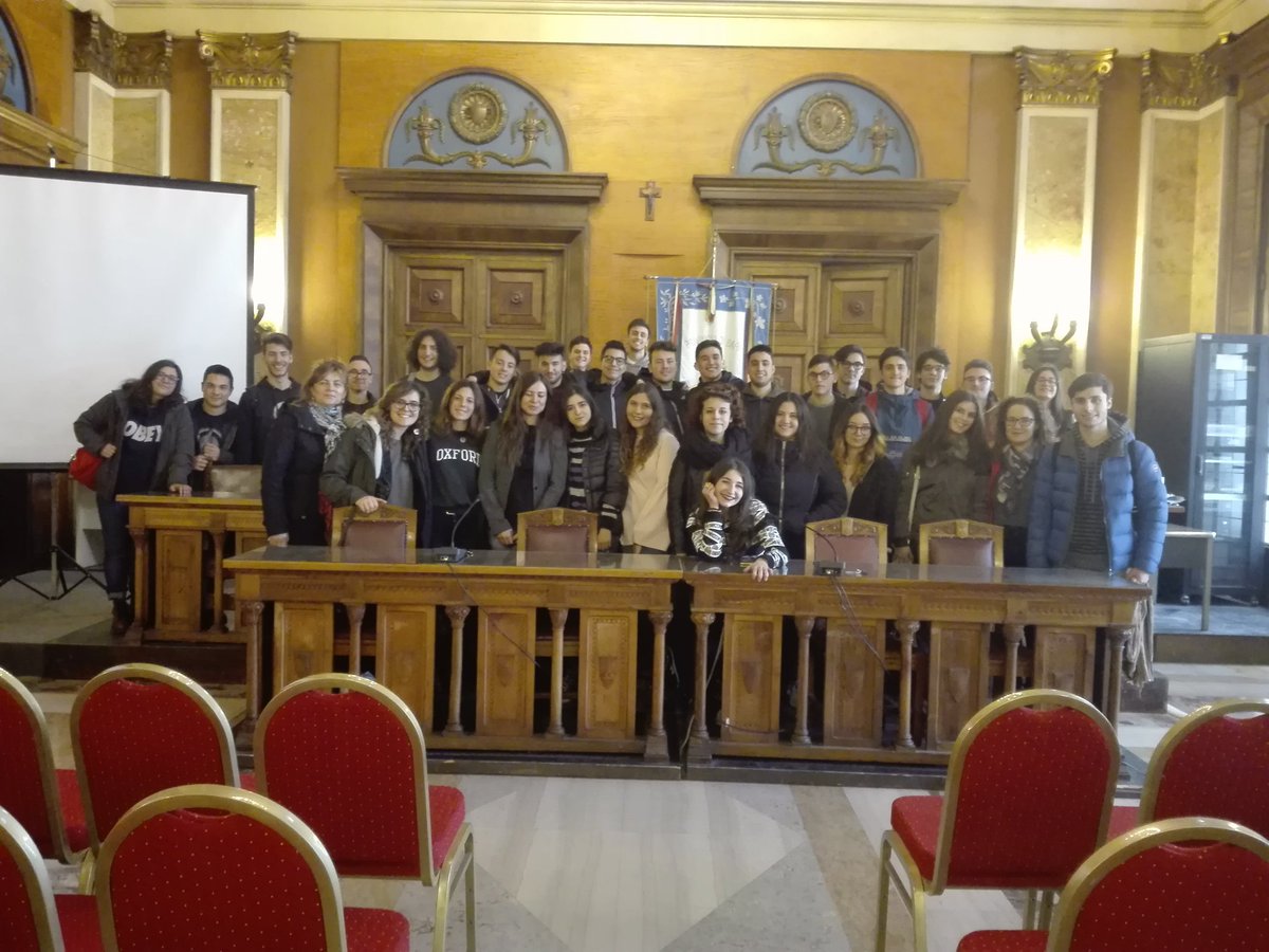 Loredan97313555's tweet photo. Con #ASOC1617
#Bari
#Canudo
Gli studenti di Opencoesione discutono delle problematiche ambientale nel Palazzo della Città Metropolitana https://t.co/EPZx4a92xY