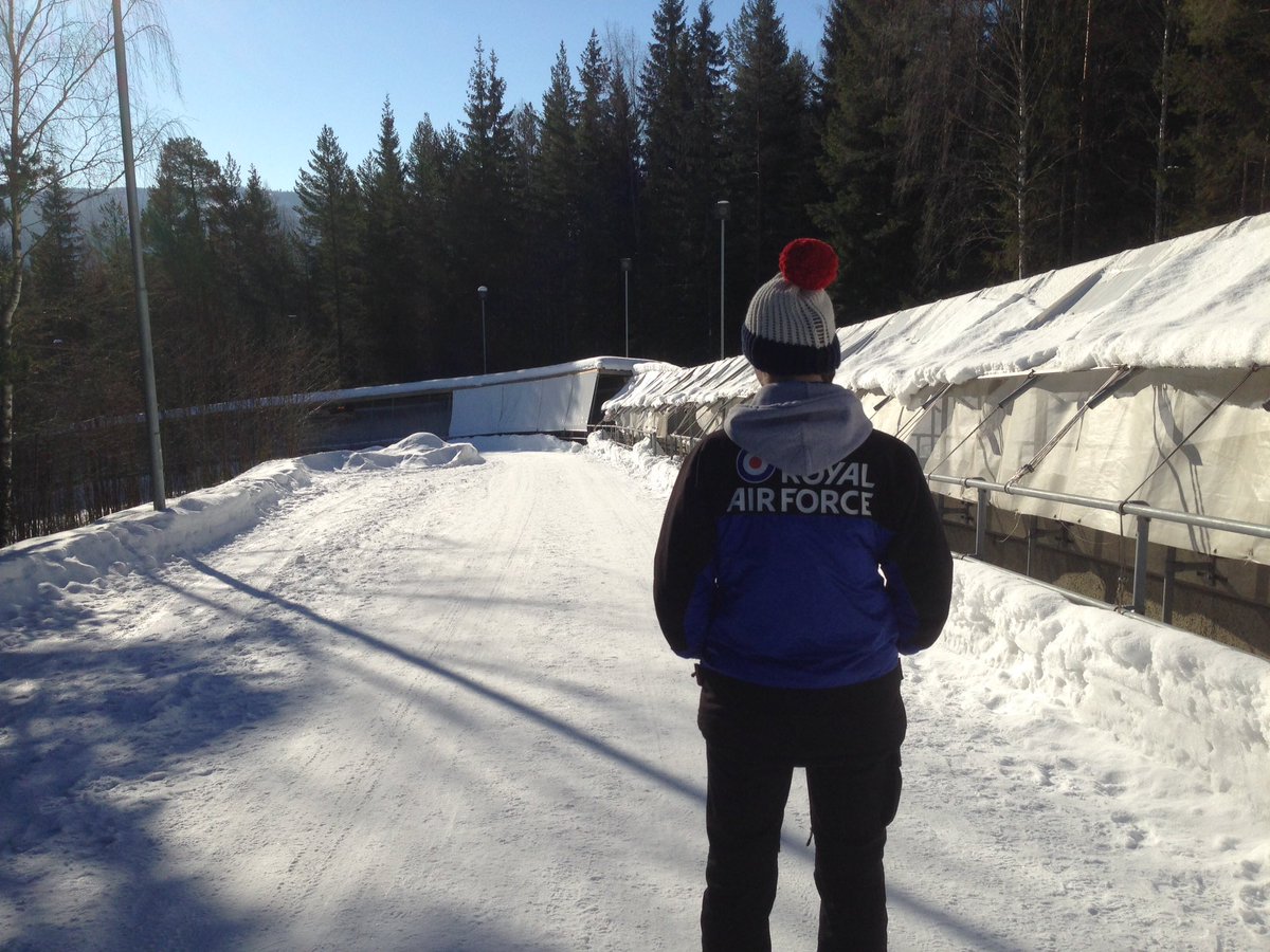 RAFskeleton's tweet image. Penultimate day of training. The sun is out but it's still -13! #fastice @HQRAFSport @RAFNewssport
