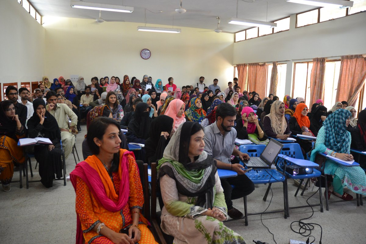 DFPFofficial's tweet photo. #7thPYC SMART Project
#PYC graduates from #Karachi implementing their SMART project at Department of Sociology Karachi University. CV Making https://t.co/KzJFdypDhG
