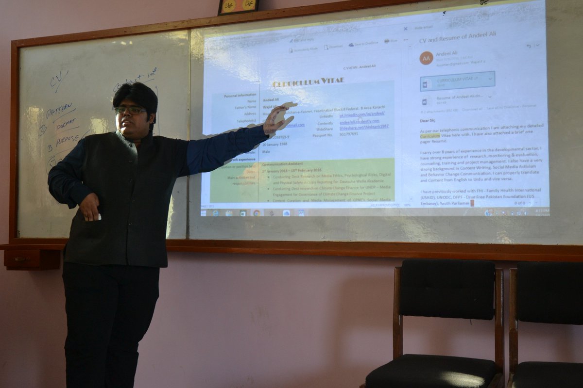 DFPFofficial's tweet photo. #7thPYC SMART Project
#PYC graduates from #Karachi implementing their SMART project at Department of Sociology Karachi University. CV Making https://t.co/KzJFdypDhG