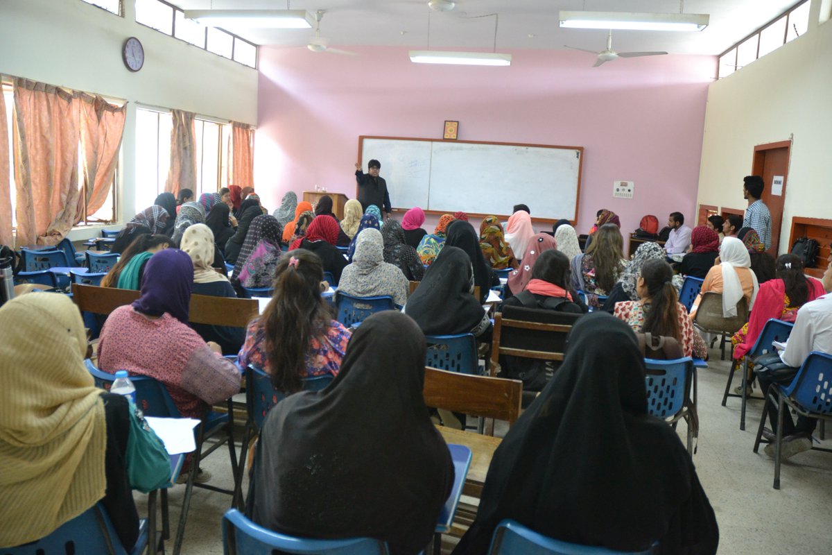 DFPFofficial's tweet photo. #7thPYC SMART Project
#PYC graduates from #Karachi implementing their SMART project at Department of Sociology Karachi University. CV Making https://t.co/KzJFdypDhG