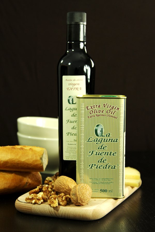 malagaSHOP's tweet photo. #Aceite de oliva virgen extra "La Laguna de Fuente de Piedra". Fruto maduro, color amarillo dorado, sabor ligeramente dulce y suave. https://t.co/YK59hrlvU1