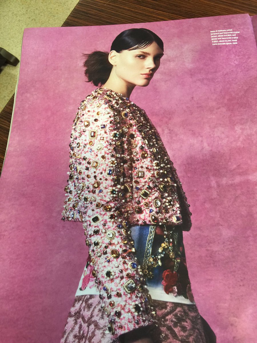 Cevizliekmek's tweet image. Elegant... #howtospend #financialtimes #dolceandgabbana #march #2017