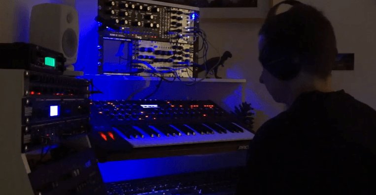 MMHPromotions's tweet photo. Synth Jam With Moog Mother 32, DSI Pro 2 &amp; Novation Supernova II
https://t.co/CgDlHdyrX6 https://t.co/OiYDgLgwkL