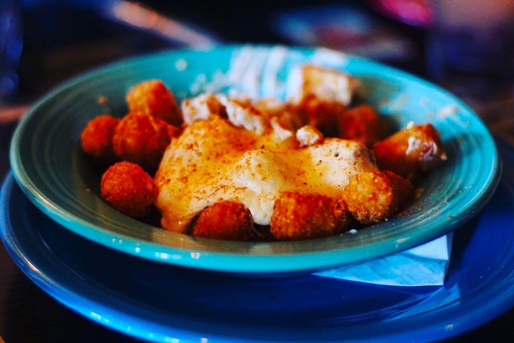 dc_biteclub's tweet photo. The famous Tots of Baltimore. #tots #dcbiteclub #biteofbaltimore #cheese #crab #foodporn #… https://t.co/fqSd9IOBTs https://t.co/Klr5x7ZlBn