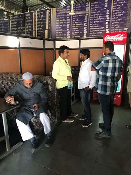 AimimFansClub's tweet photo. #AimimForEver #President @asadowaisi Sahab Today In Bhalki Karnataka
On the way to #latur Maharashtra
#Simplicity #AsadOwaisi #Darussalam https://t.co/3cGM4aACge