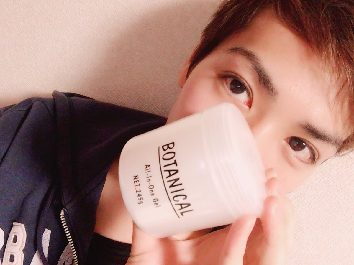 松谷 嵐 メイク落としはshu Uemuraのオイル 洗顔は蜂乳クリーム石鹸 このコンビ最強です 両方とも肌に優しくて刺激少ない 敏感肌で 直ぐに肌荒れするボクですが このコンビに救われました で 洗顔後はお得意のオールインワン先輩 笑 Botanical