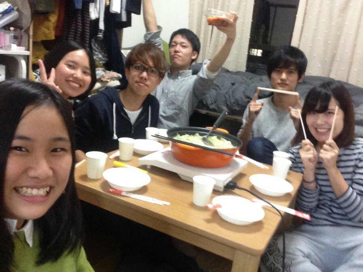 【ラストまで2日！！！】
ついに2日前となってしまいました！あと2日なんて寂しい！！というわけで初めてバンドで鍋をした時の写真を貼って思い出を振り返りたいと思います！1年と少し前ですね！若い！明日の練習が最後の練習です！皆さん是非来てください！