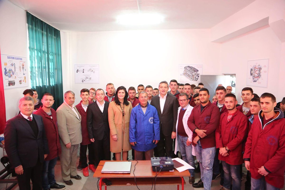 KlosiBlendi's tweet photo. "Per heronjte e heshtur" Besimi im tek ju është po aq i madh sa juaji tek arsimi profesional! Gëzuar 7 Marsin⚘.#UnezgjedhArsiminProfesinal https://t.co/6rzQES5wsC