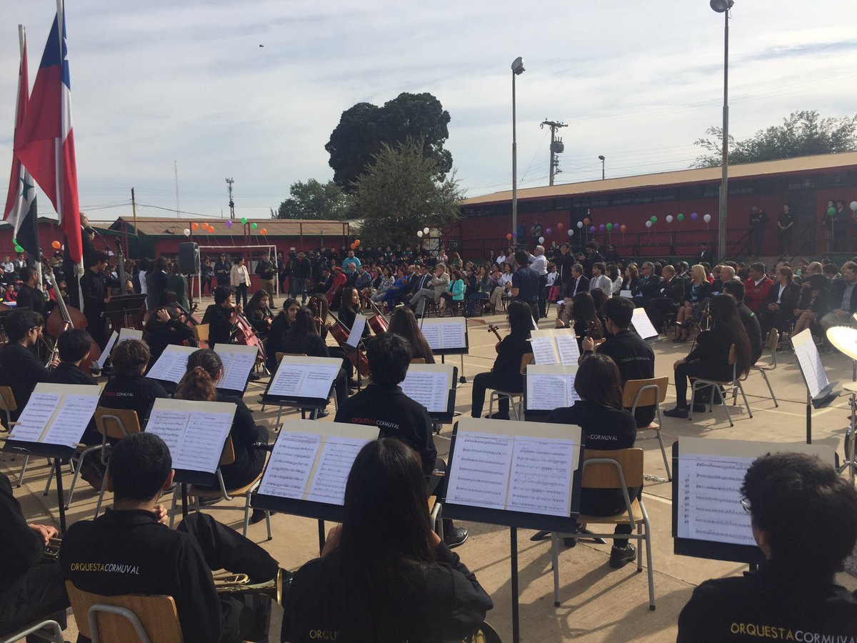 MunicipioValpo's tweet photo. #AlcaldíaCiudadana se suma a inauguración de año escolar en Esc Arabe Siria. Alcalde Sharp entrega mensaje de fortalecimiento a Ed. Pública https://t.co/UIlVONgSxu