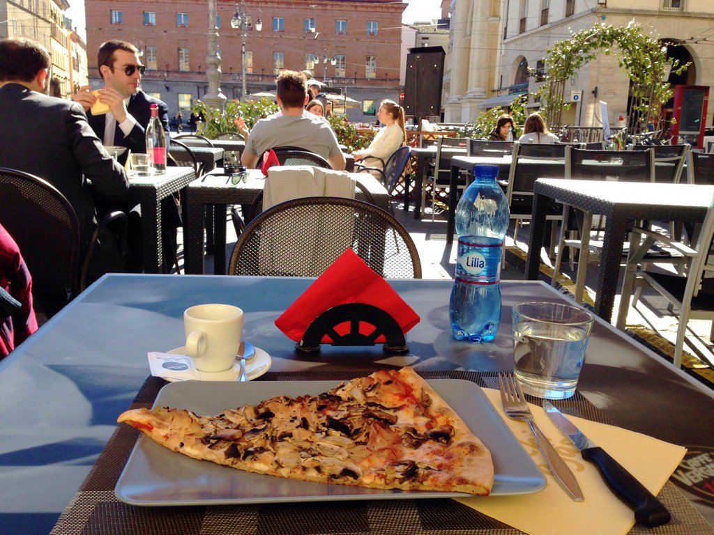 necoco_arte's tweet photo. PARMA, Adesso😋🇮🇹🍕
ただ今のパルマ💖 #parma #italia #pizza #ora #oggi #travel #tokyo #planzo #caffe https://t.co/ea0y9BG32X