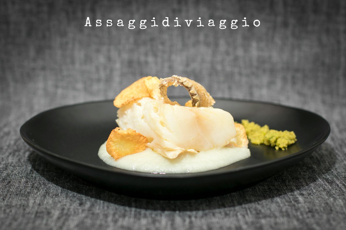 Assaggidiviaggi's tweet photo. Nuova #ricetta! #Baccala in #oliocottura, #crema e#chips di#topinambur e #crumble di #prezzemolo. https://t.co/BxBUoPHjjw new #recipe #fish https://t.co/8QFF5GXVYr