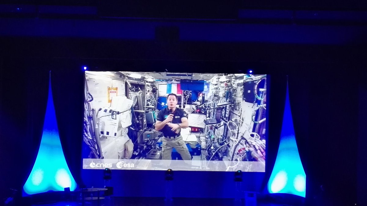Amandine Richaud Crambes Quand Thom Astro Souhaite Un Bon 25eme Anniversaire A L Ademe Et Rappelle L Importance De Proteger La Planete Fangirl Space Ademe T Co Gasfyjcrbz