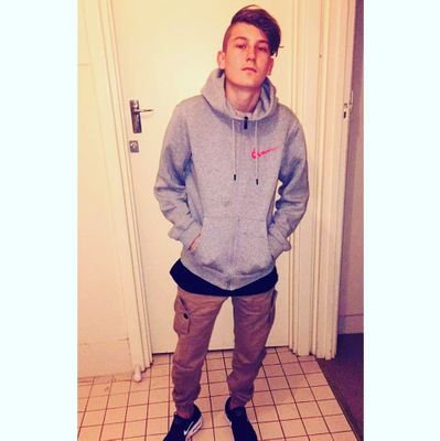 Ja_k_ey's tweet photo. what is up my biller friends my name is blanket i play bo2 and still go for leftovers i also suck @Solxr's nuts hehe ps im illiterate #pic https://t.co/ncQI2jVaKf