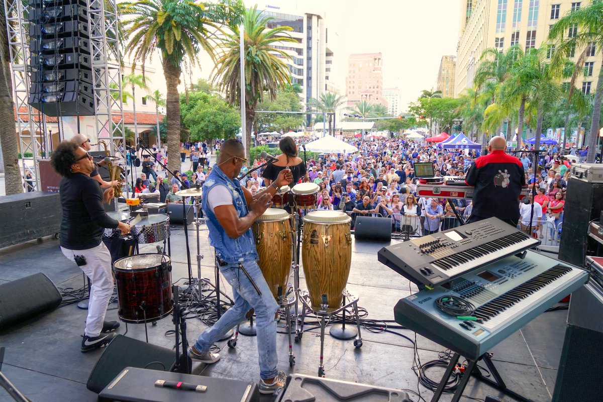 gopalo's tweet photo. PALO!​ at Carnaval on the Mile this past Saturday. Foto by @wlsphotography #CarnavalOnTheMile #gopalo https://t.co/rhvVyAFKDI