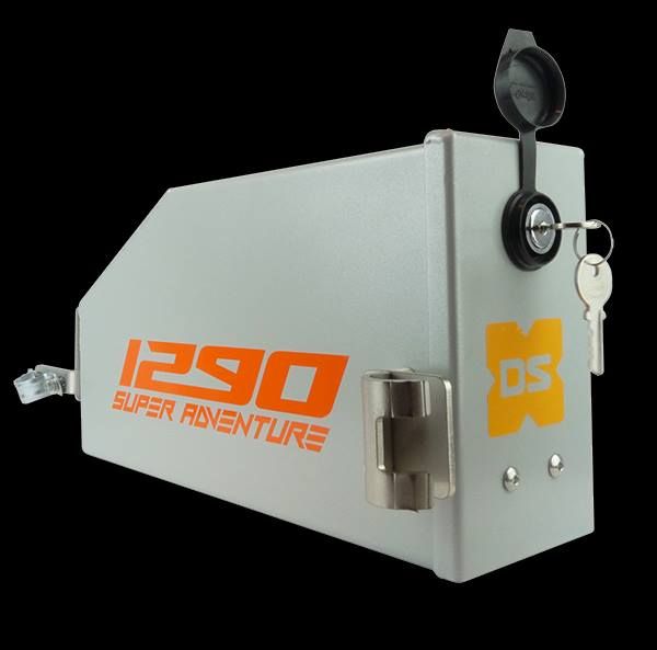 DSBike's tweet photo. 🔝 Tienes el sitio ideal para llevar tus #HERRAMIENTAS 🛠️ en tu #MOTO 🏍️presentamos #RAIDTOOLBOX #DSBIKEPROTECTION
➡️ https://t.co/puWZdU24vx https://t.co/XyZEfzgoEg