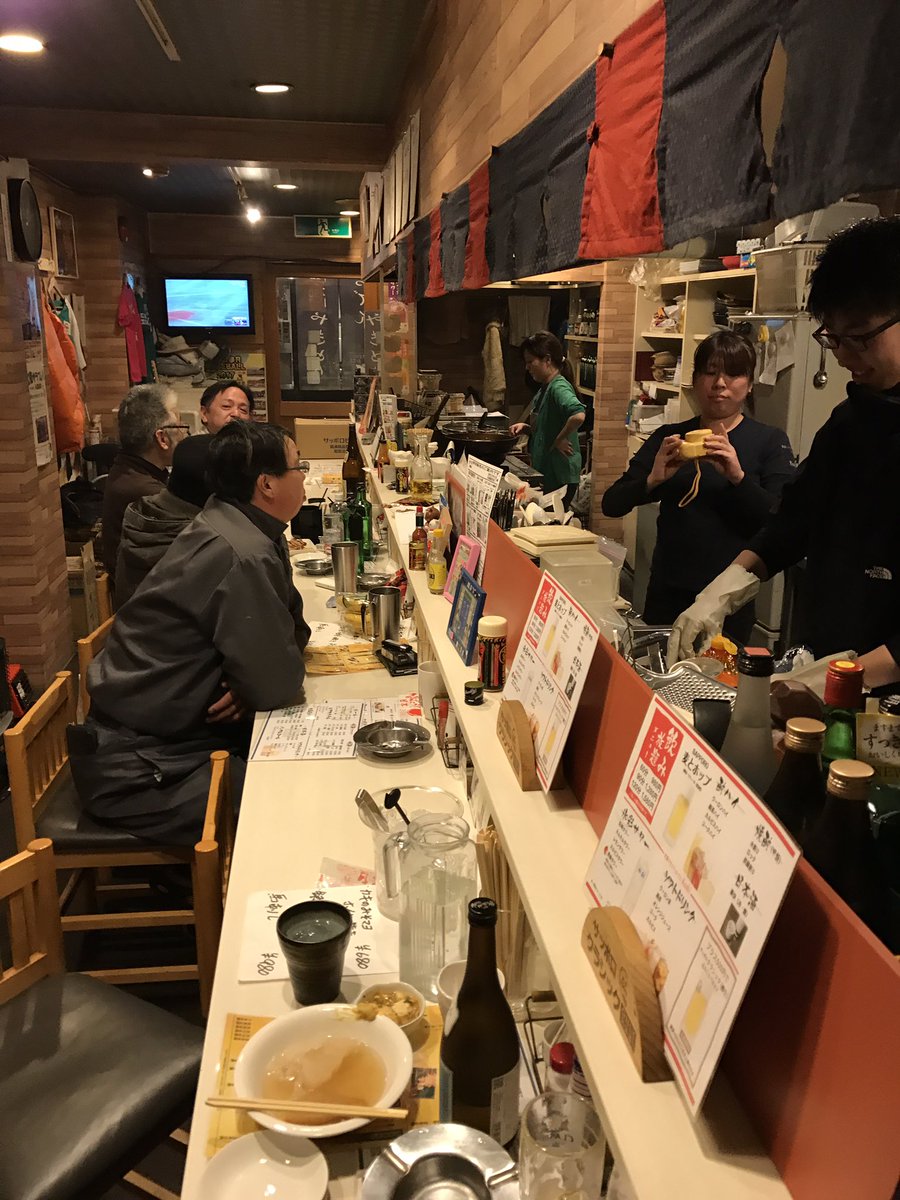 Alternative 村井弥 Twitterissa お世話になっている同じ白石区北郷の居酒屋さん室蘭やきとり Kushi さんに来ております O 名物の室蘭焼鳥とおでん ピザ最高です カウンター仲間の皆様も最高の方々です 北郷 室蘭やきとり Kushi おでん 白石区 札幌