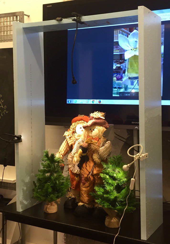 Súper interesantes los talleres de <a href="/FomentoSS/">Donostia Sustapena - Fomento San Sebastián</a> para el comercio local.<a href="/Marioechevarri2/">Mario echevarria</a> con escaparates.#BiziPuntuDenda